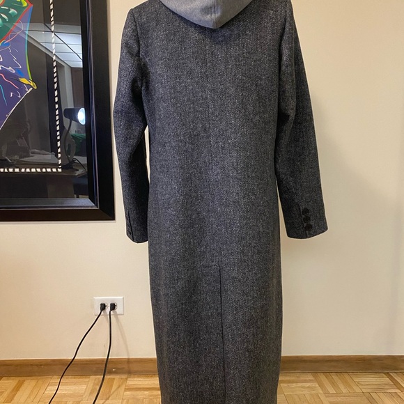 Warm long coat with an additional hood - Picture 3 of 5